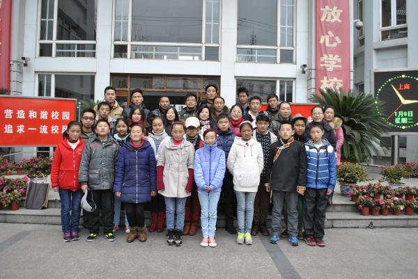 西藏亚东中学师生来到桃浦中学开展交流活动